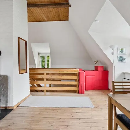 2 Bedroom Beautiful In Casa de Férias