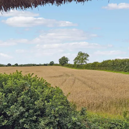 Prázdninový dům 2 Bedroom Beautiful In Ringe