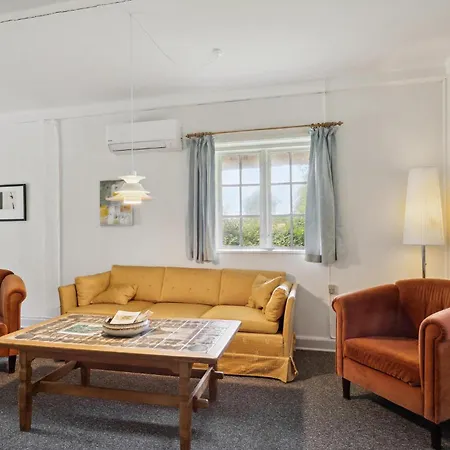 2 Bedroom Beautiful In Prázdninový dům Ringe